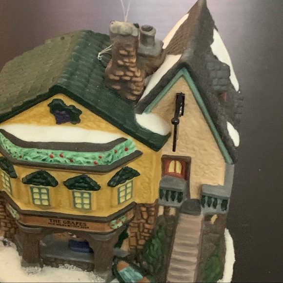 Department 56 Dickens Heritage The Grapes Inn 1996 Collector’s Edition Ornament - Picture 5 of 16
